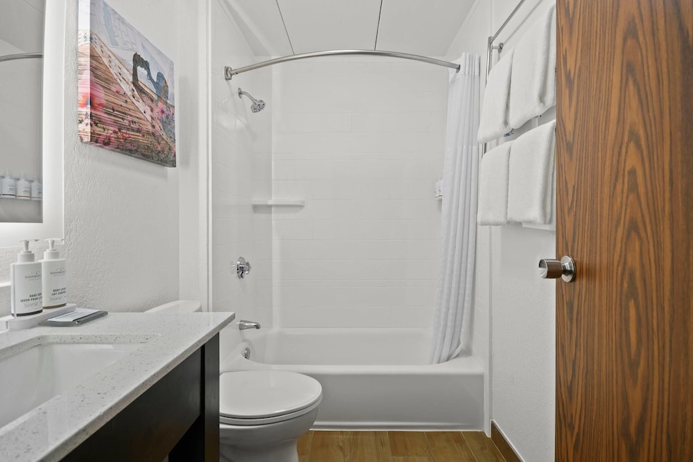 غرفة بسرير كينج، La Quinta Inn & Suites by Wyndham Sturbridge 4/5