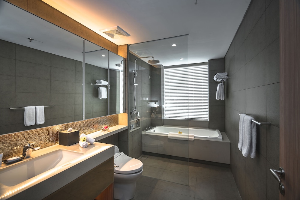 غرفة ديلوكس بسرير كينج بغرفتي نوم، Oakwood Hotel And Residence Surabaya 3/3
