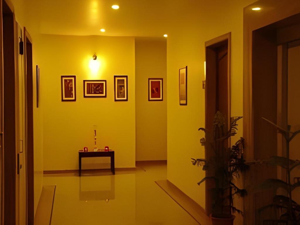 OYO Premium Vaishali Nagar 35/41