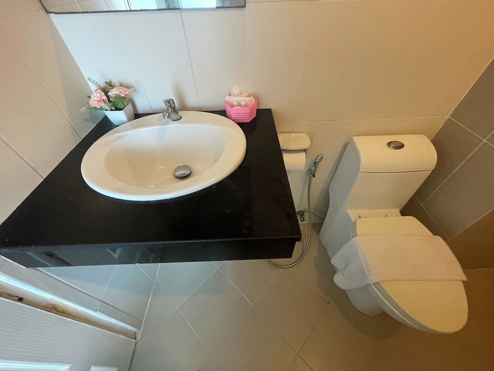 T & C Hotel Patong Beach 64/70