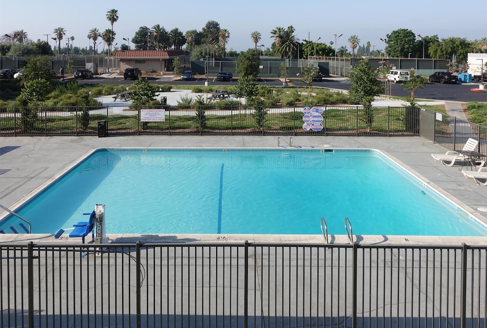 Motel6 Claremont, CA 37/54