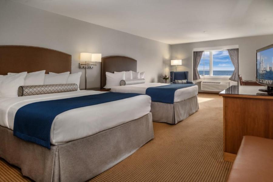 Room, 2 Queen Beds, Water View