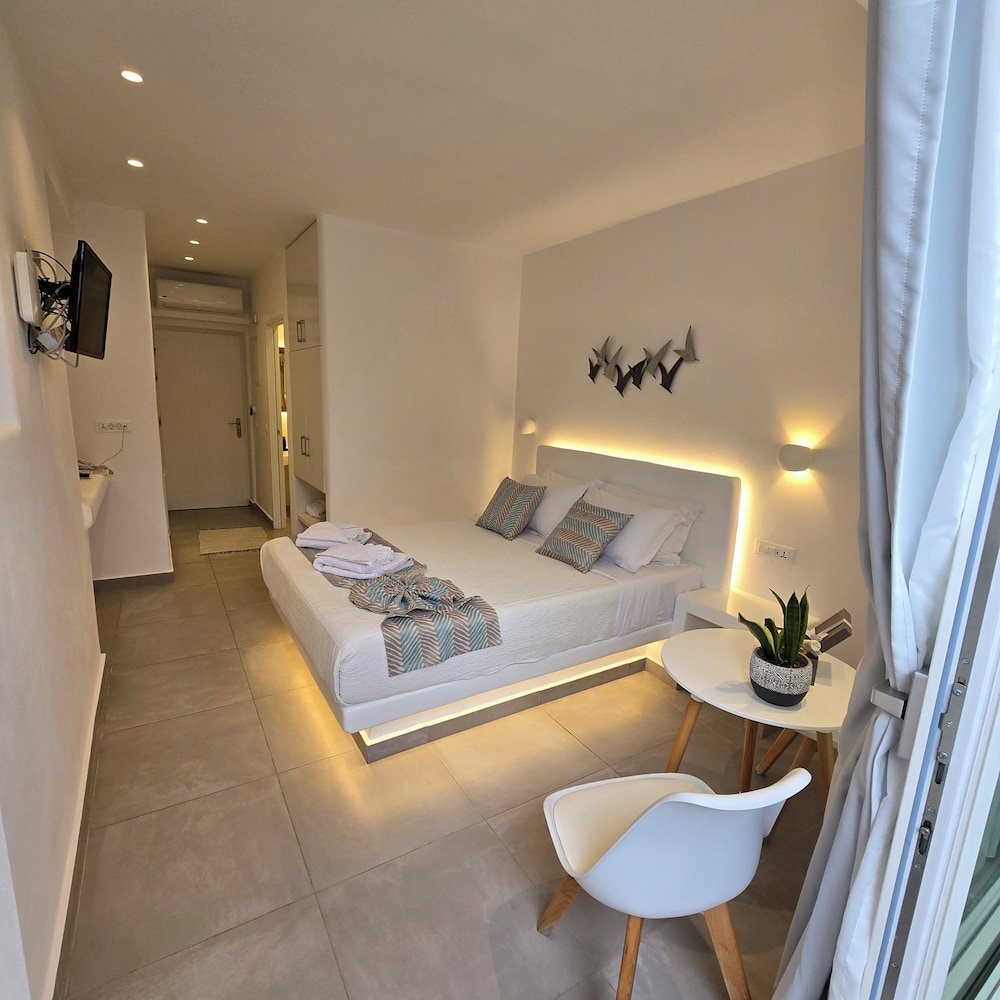 Merovigliosso Studios And Apts 13/50