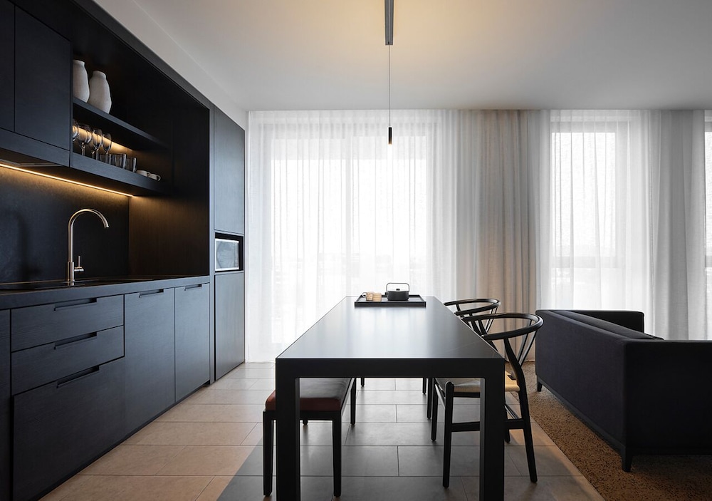 Burbury Hotel & Apartments 42/49