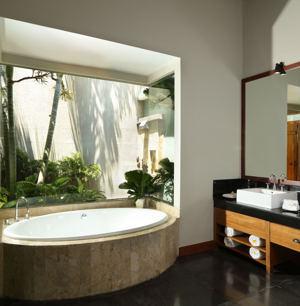 THE SHANTI RESIDENCE AND RESORT 7/66