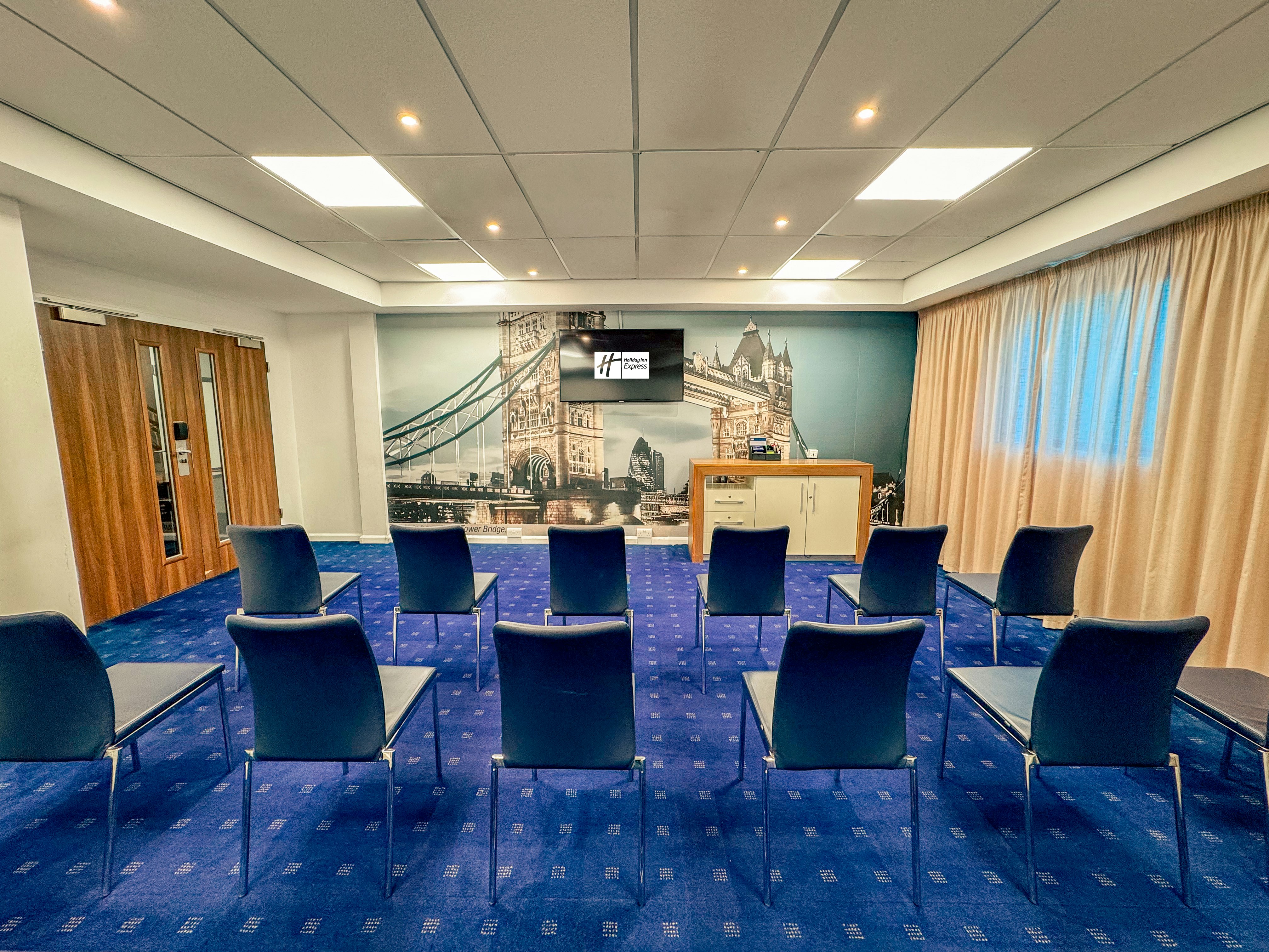 Holiday Inn Express London - Stratford by IHG 60/76