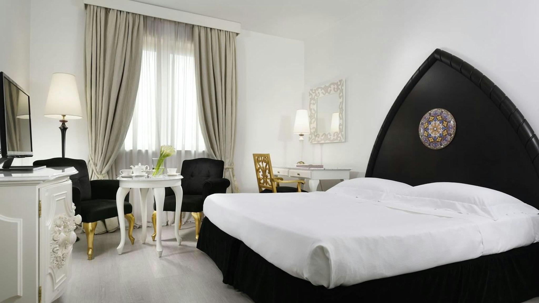 DELUXE, TWIN BEDS