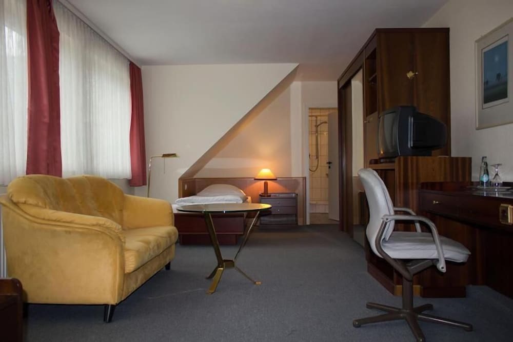 Erbenholz Hotel and Restaurant 24/40