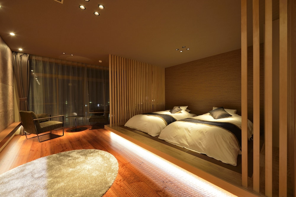 Executive, Twin Beds, River View