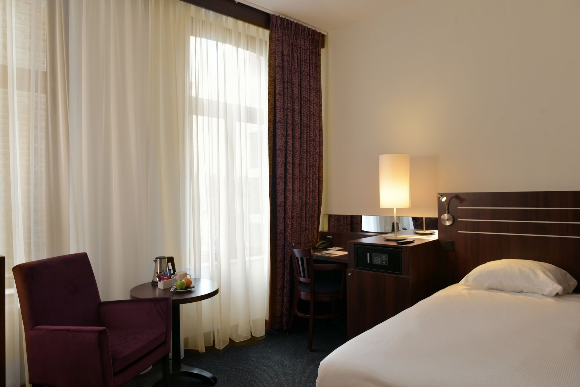 ROOM, SINGLE, SINGLE BED