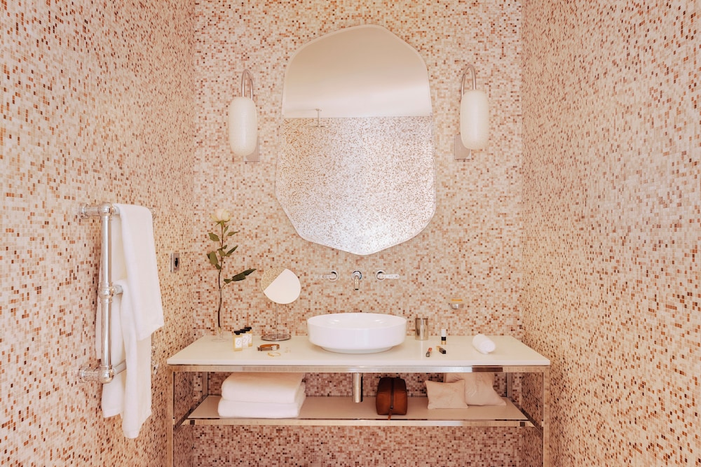 جناح بسرير كينج مع أريكة، Hotel Madame Reve 3/4