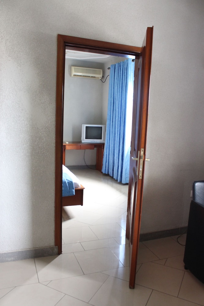 Jet Hotel 45/46