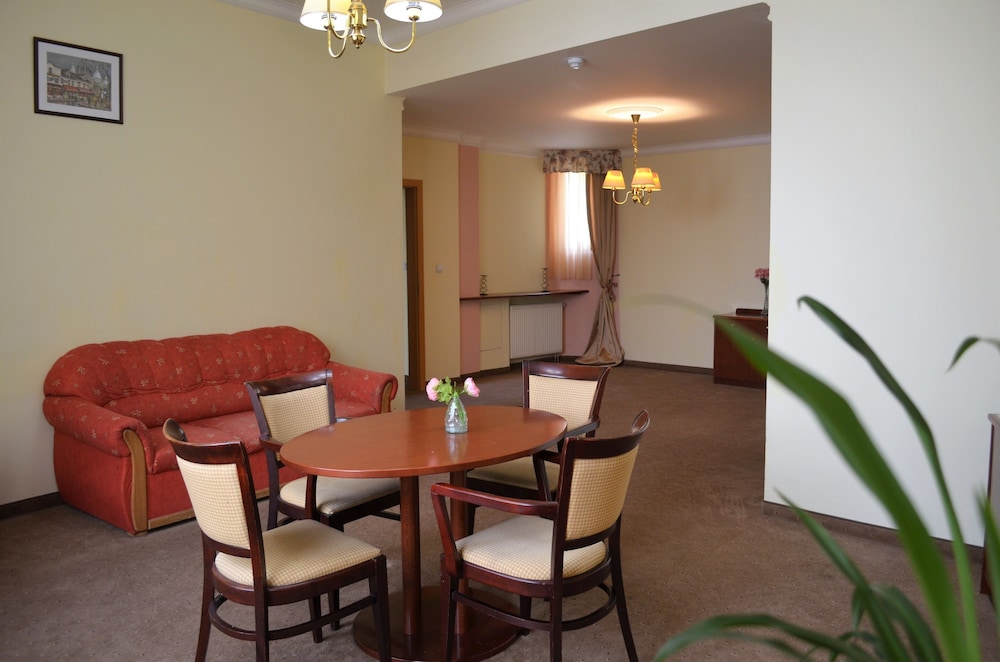 Hotel Petr 51/64