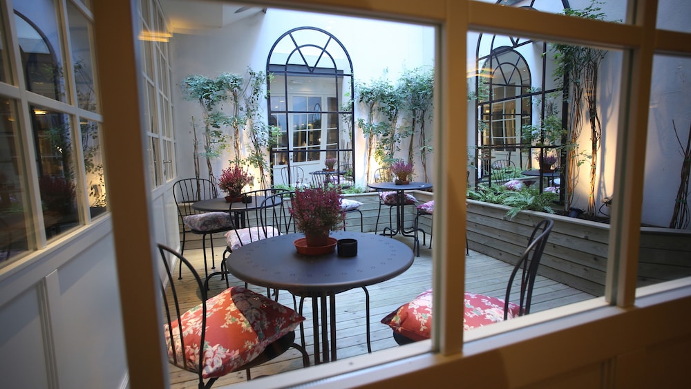 Ofelias Hotel 43/56