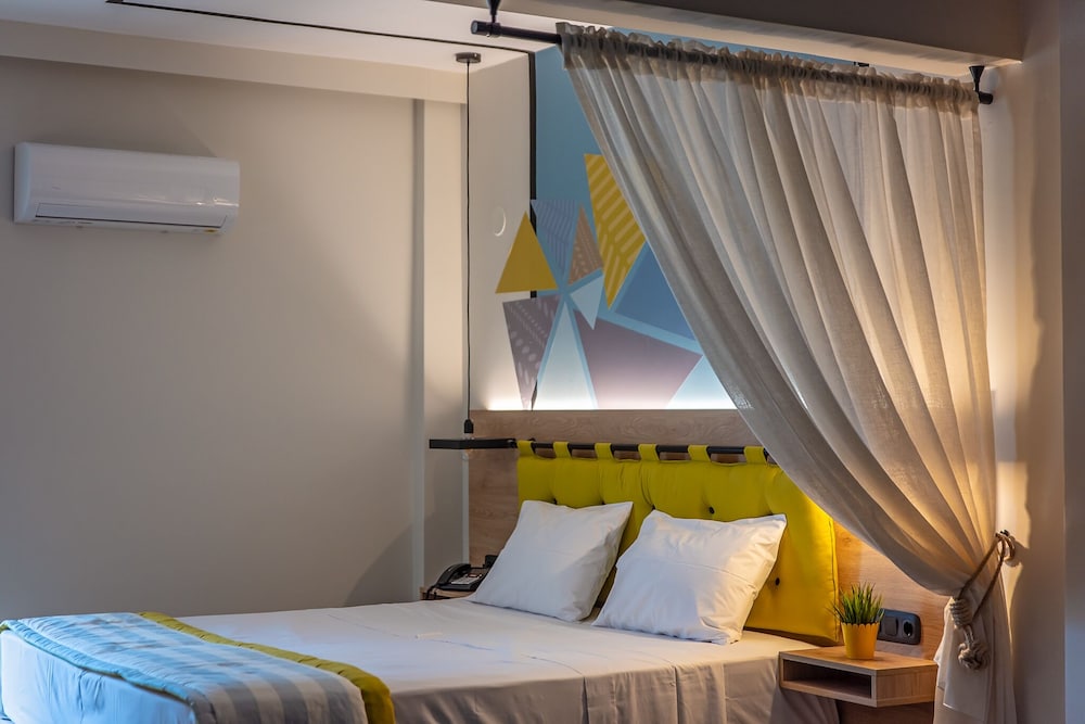 Mythic Summer Hotel 28/74