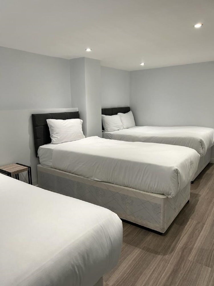 LONDON PLAZA SERVICED APARTMENTS 12/52