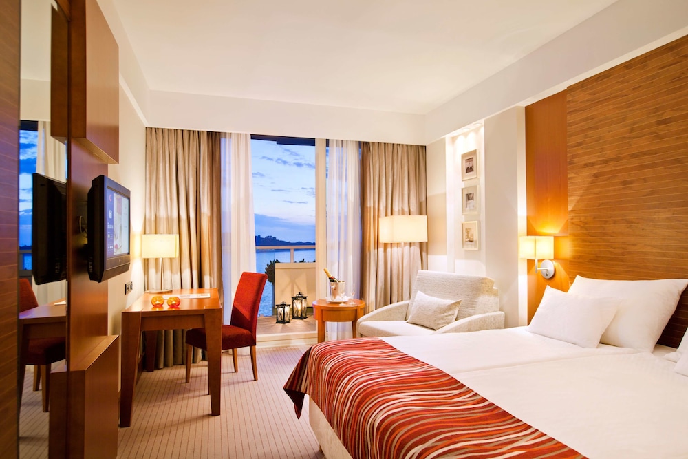 Croatia Hotel 10/80