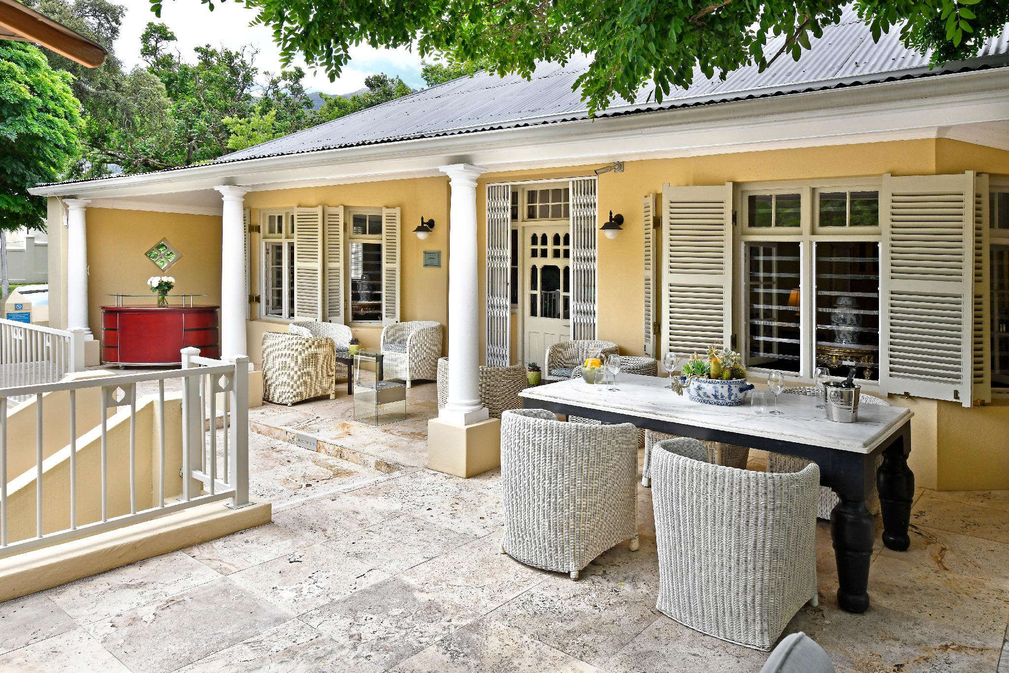 Auberge Daniella 8/85