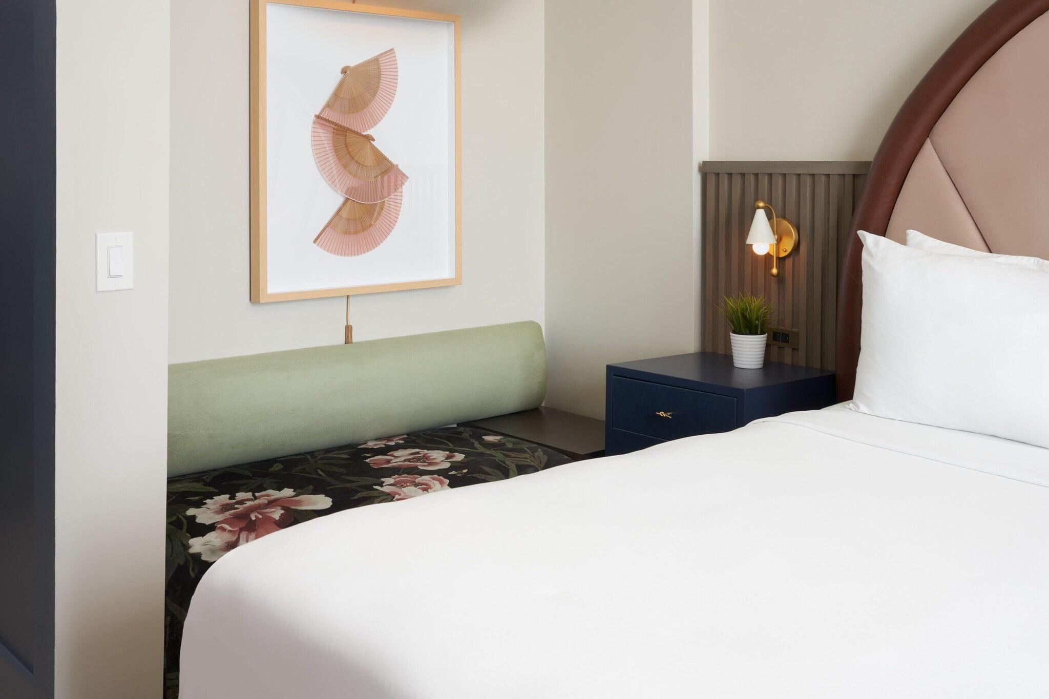 Room, King Bed, Hotel Vesper, Houston, a Tribute Portfolio Hotel 3/5