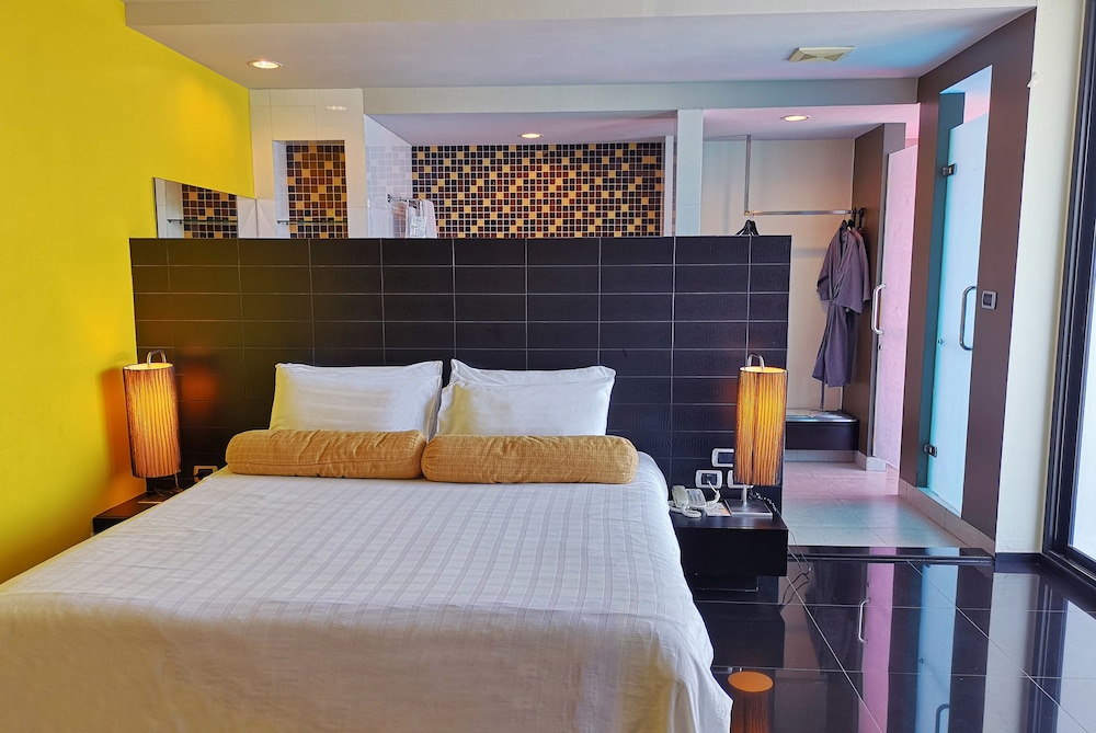 Tsix5 Hotel 16/50