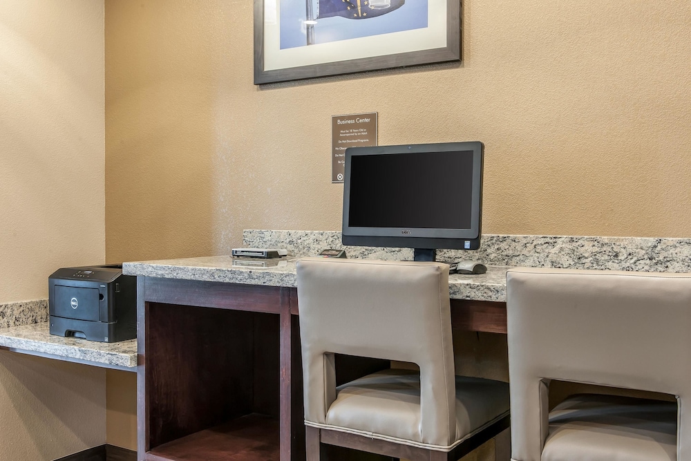 Comfort Suites Rensselaer Near Fair Oaks 39/42