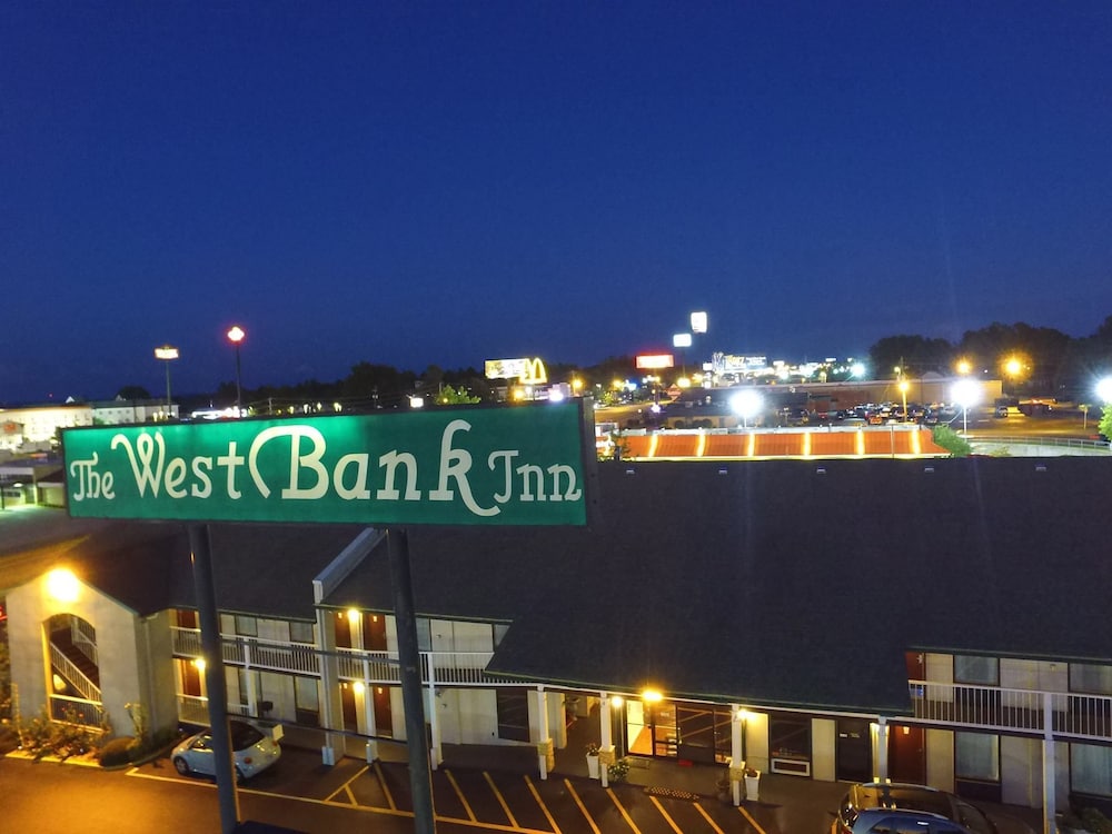 West Bank Inn 2/60