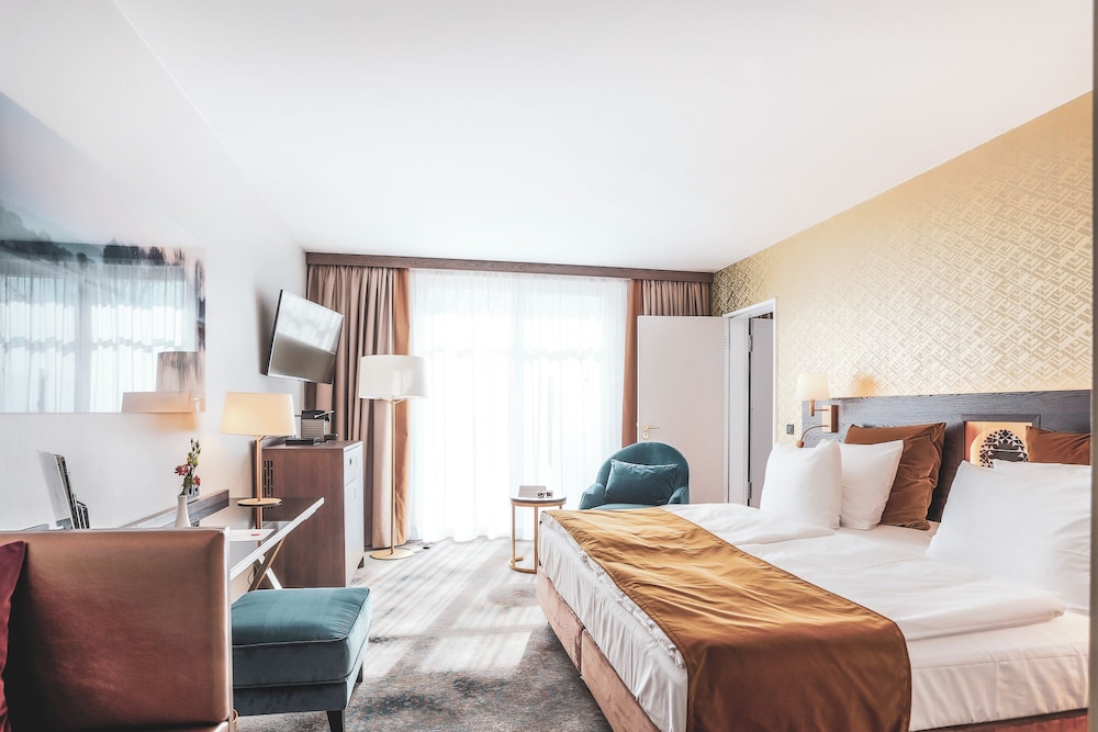 Deluxe, Suite, King Bed, Sofa, Terrace