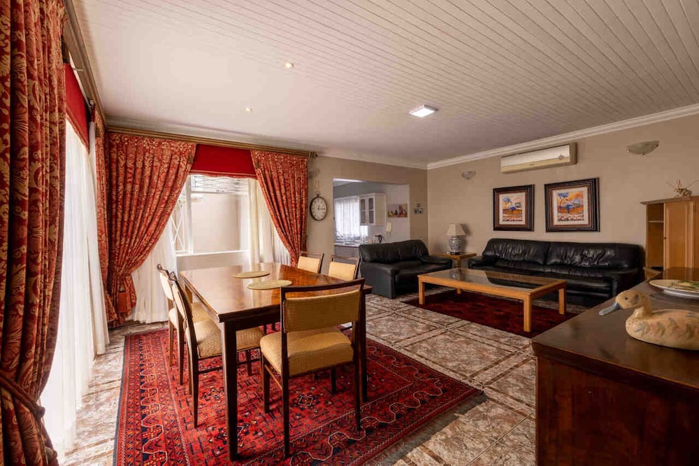 Royal Ridge Guest House and Apartments 49/70