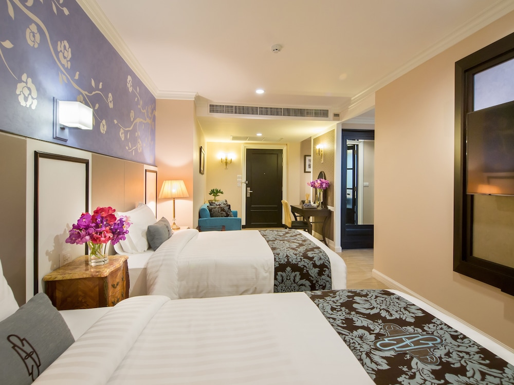 Sara's Hotel 9/27