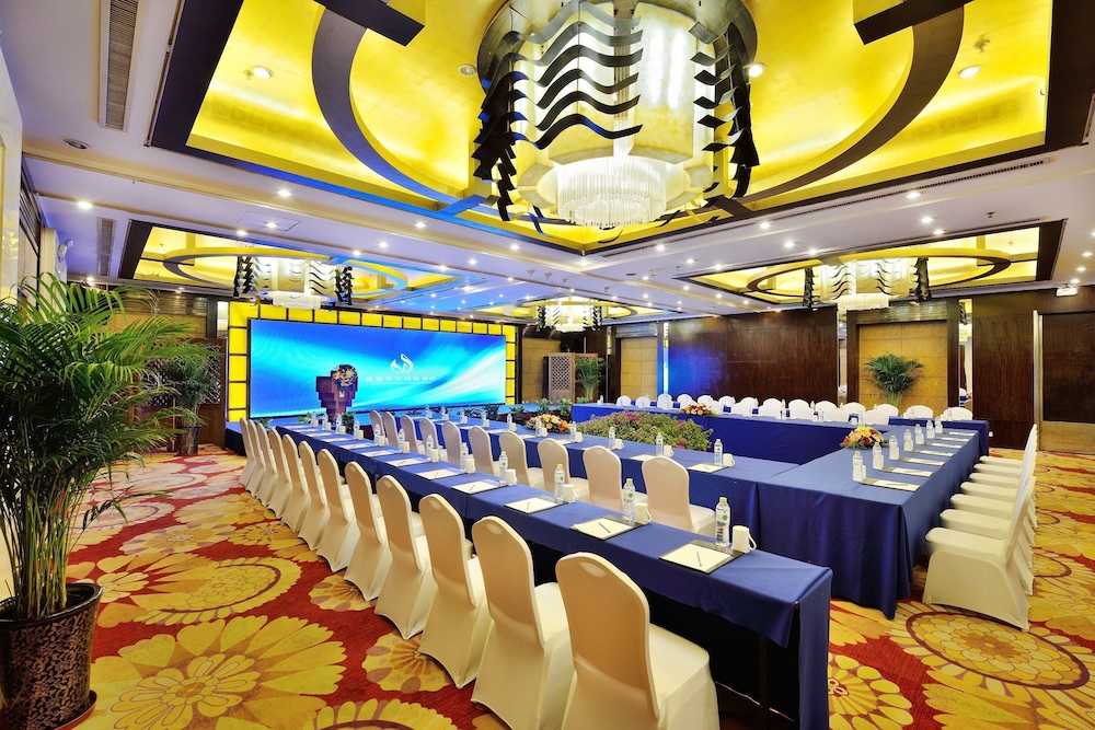 Luxemon Xinjiang Hongfu Hotel 6/30