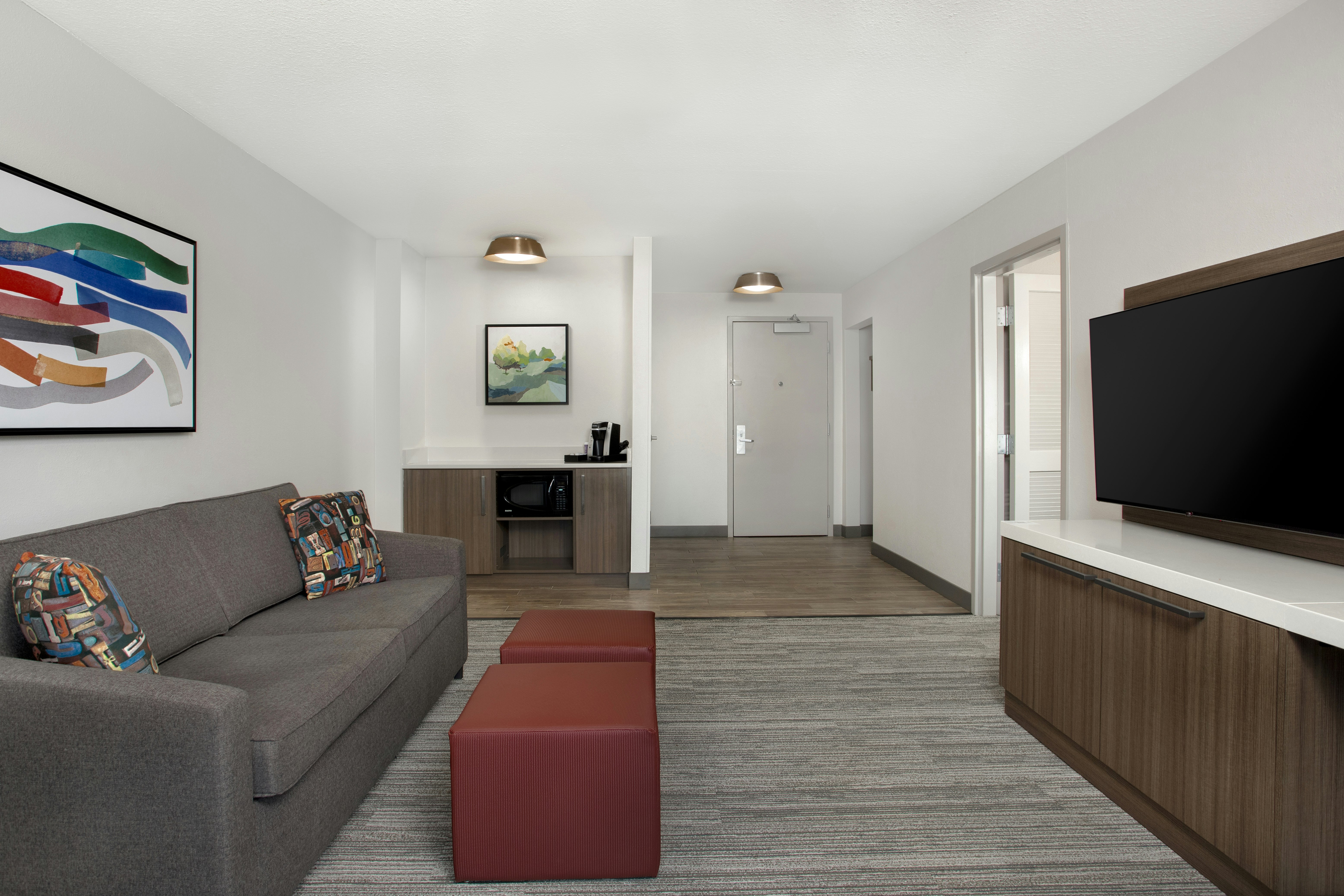 SUITE, KING BED, ACCESSIBLE