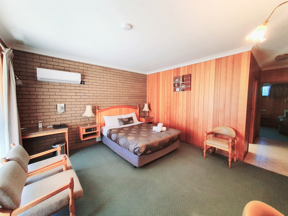 Golden Grain Motor Inn 24/54