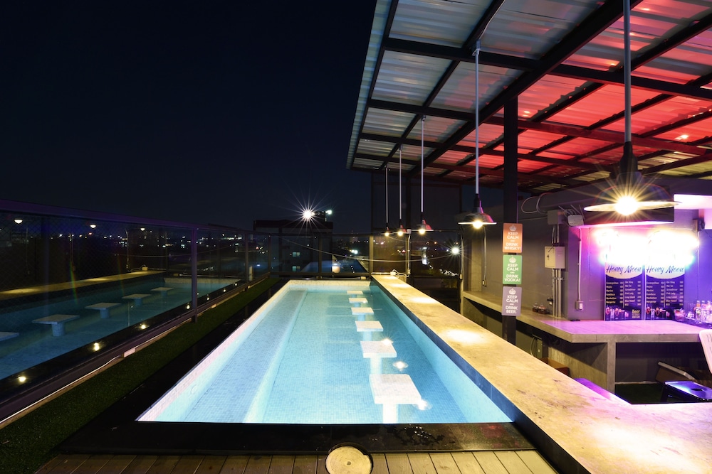 248 Street Hostel 24/50