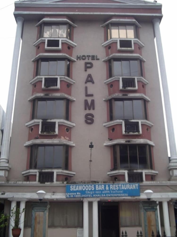 Hotel Palms 1/16