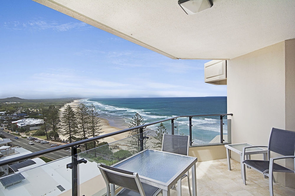 Clubb Coolum Beach Resort 18/65