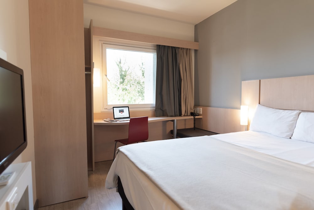 Ibis Pilar 20/63