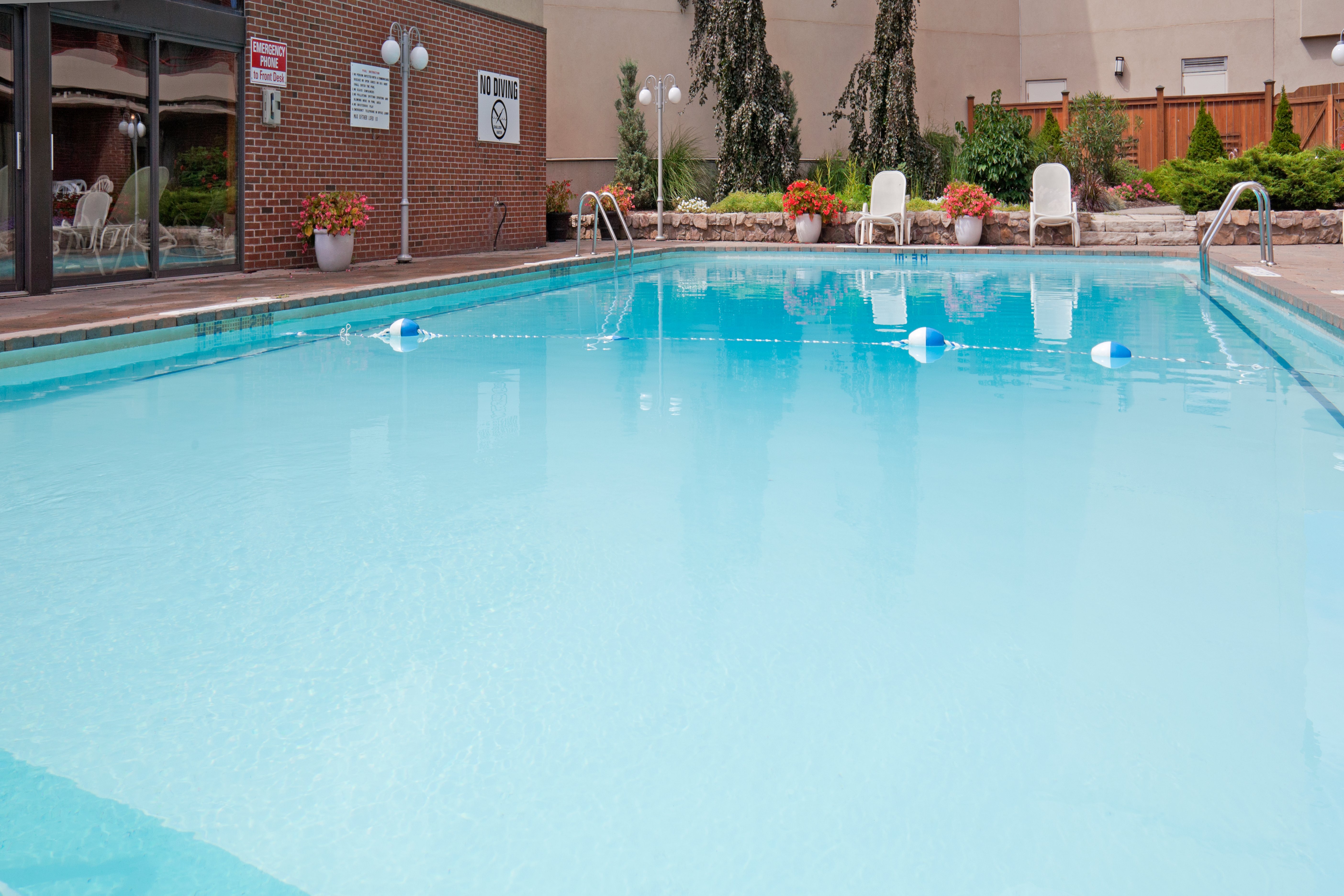 Holiday Inn by the Falls 37/52