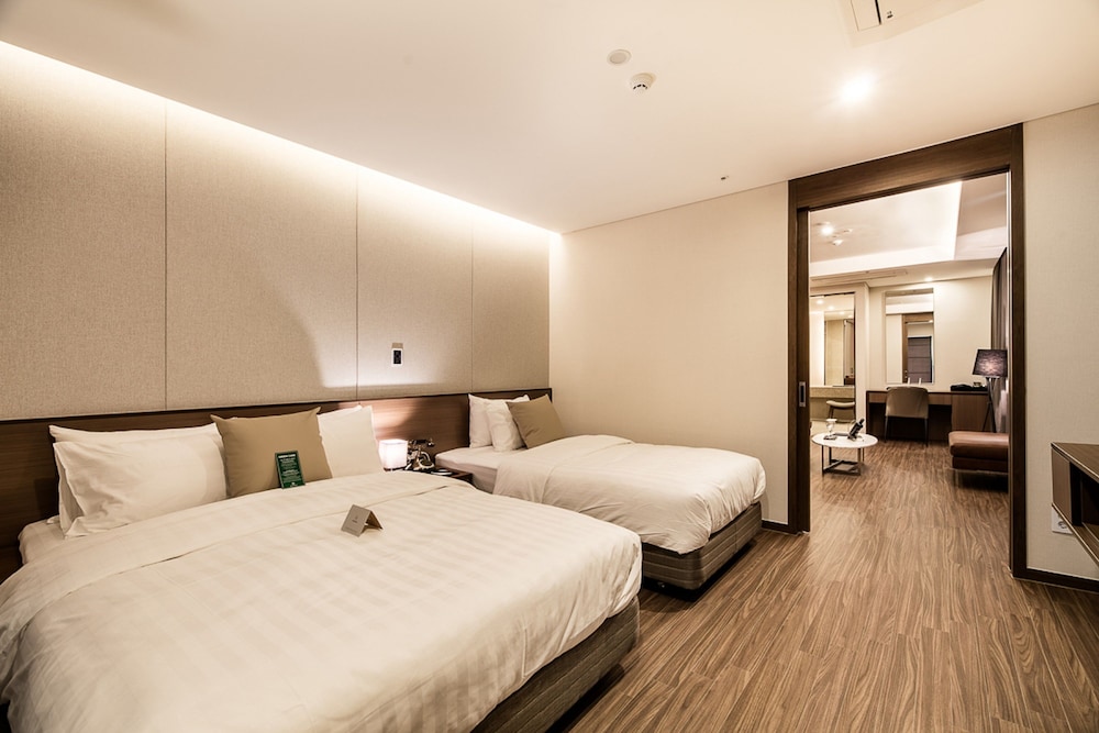WD HOTEL 8/50