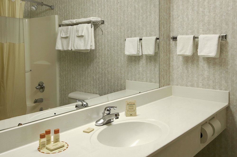 Days Inn by Wyndham Hillsboro 7/24