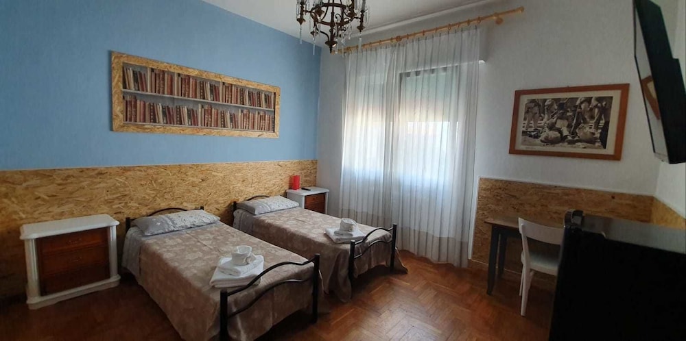 Venice Treviso Airport Bed 4/29