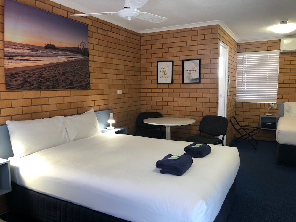 Bosuns Inn Motel 12/26