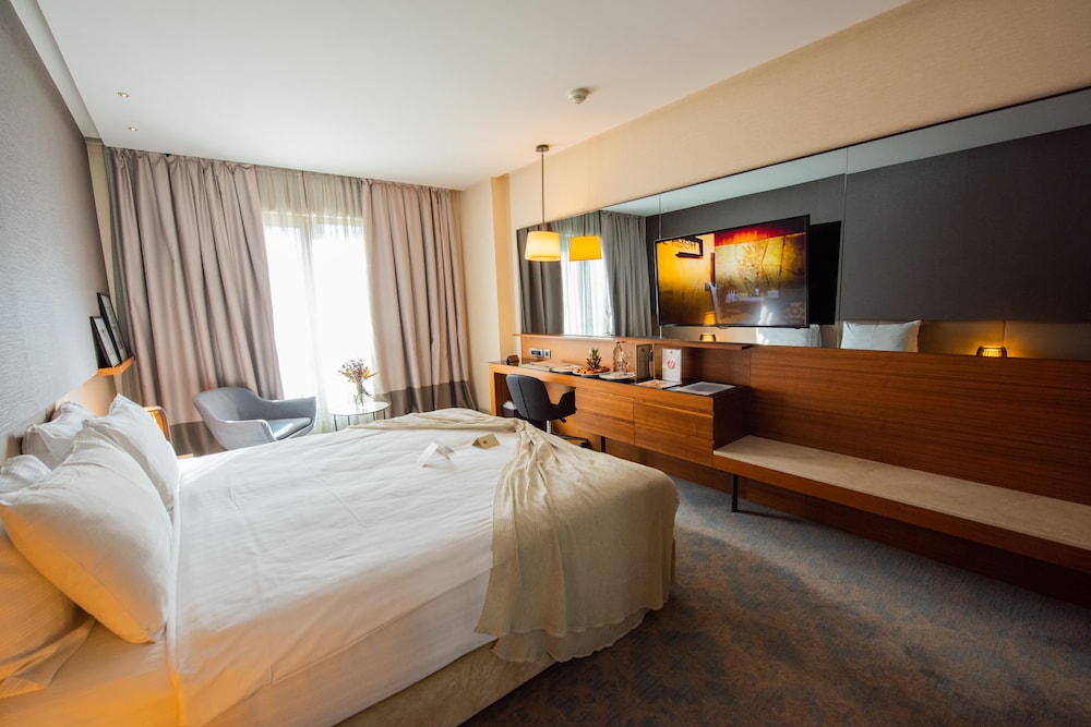 1 BEDROOM, STANDARD, DOUBLE BED, CITY VIEW