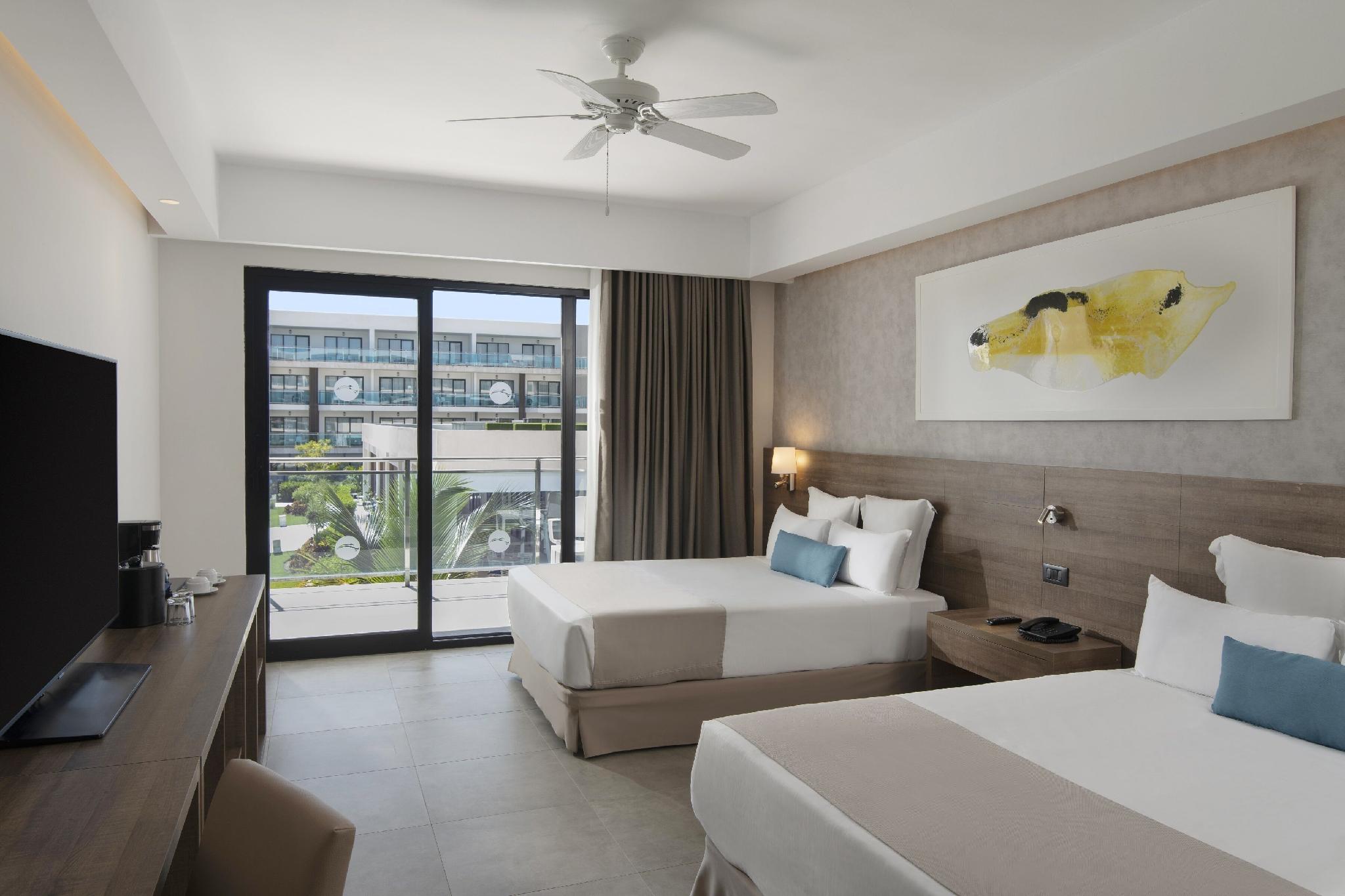 Swim Out, Luxury, 2 Queen Beds