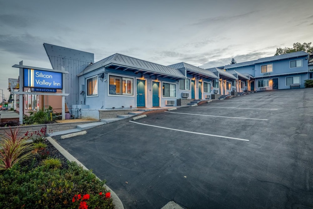 Hillside Lodge 38/43