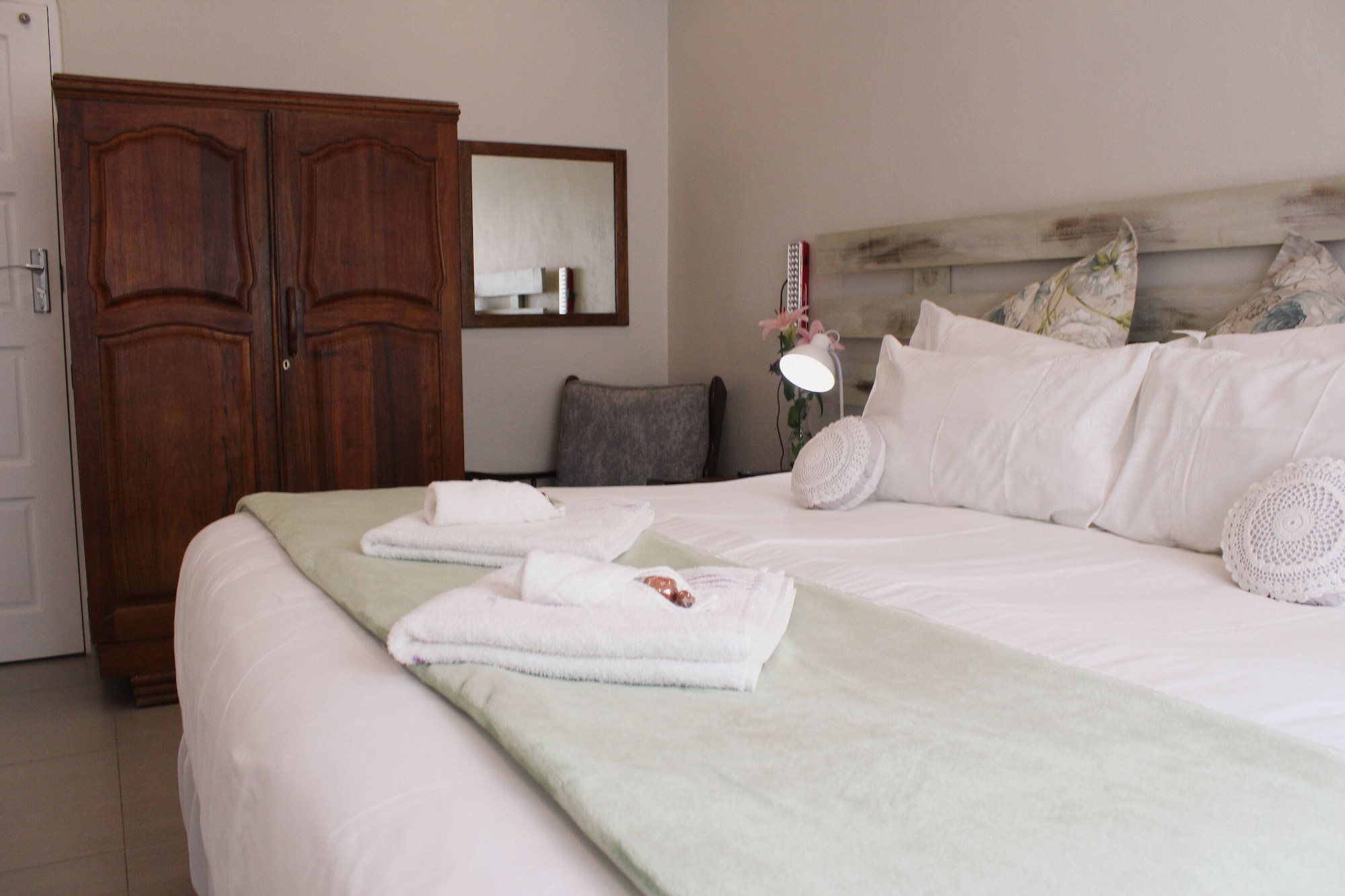 Classic, King Bed, Vineyard On The Hill Guest House 2/10