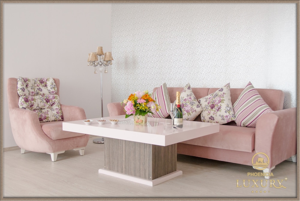 Phoenicia Luxury 41/55