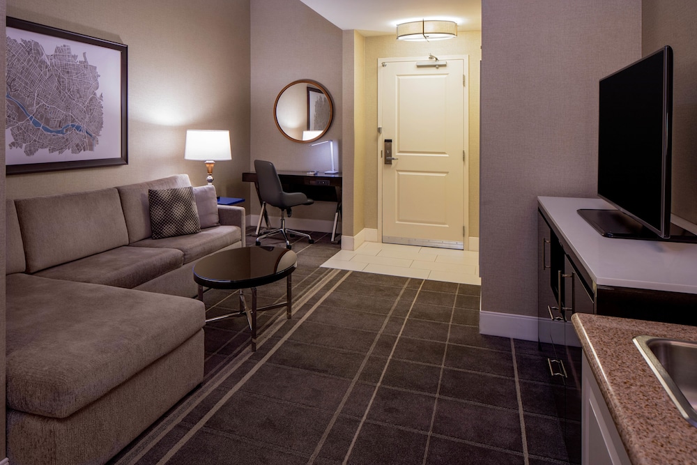 Hilton Richmond Downtown 33/73