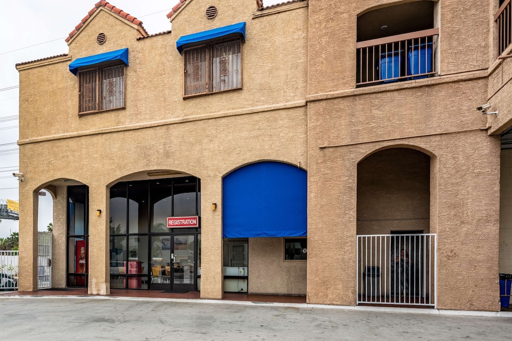 Motel6 Gardena, CA - South in CARSON - CA