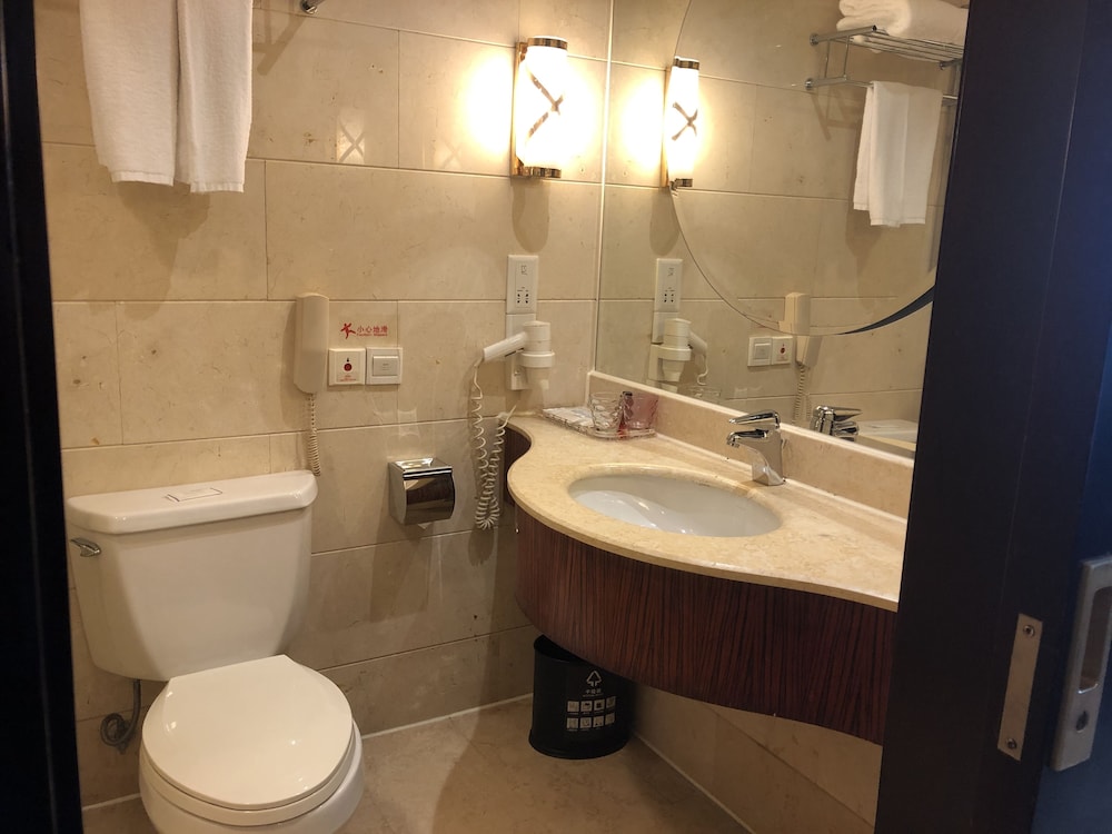 Guangdong Hotel Shanghai 36/38