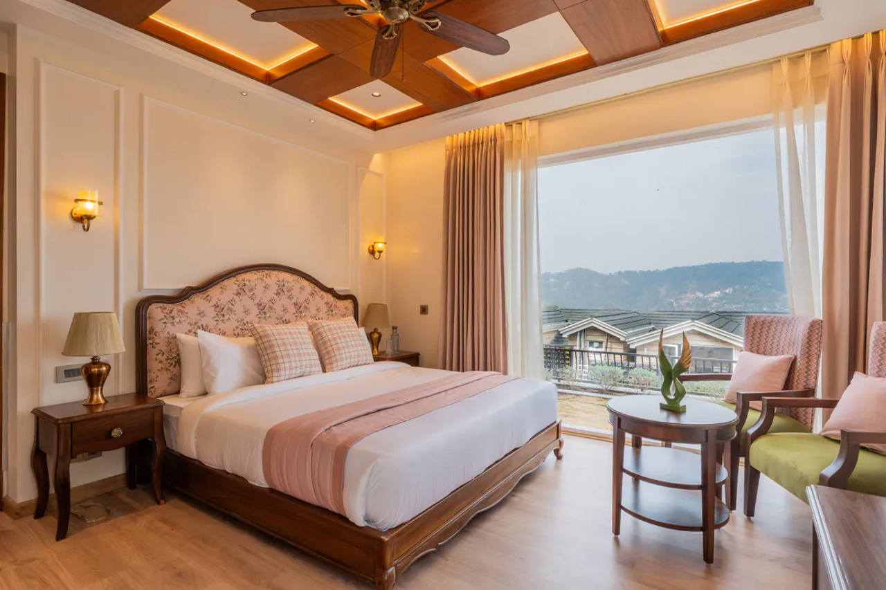 ELIVAAS Prive The Royce Orchid Luxe 4 BHK Hilltop Villa With Steam Room, Pvt Pool & 360 Hill Views 16/40